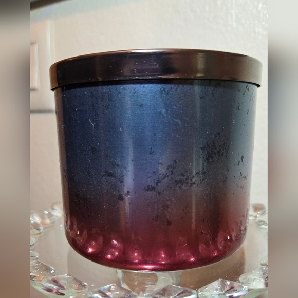 Stranger Things The Upside Down Bath & Body Candle - Picture 2 of 5